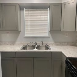 Kitchen-with-upgraded-countertops-and-flooring-at-The-Savoy-Apartments