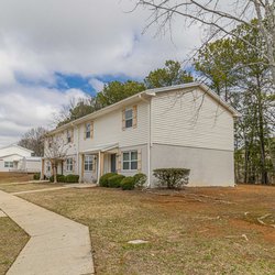 External view of The Savoy Apartments, located in Cartersville, GA