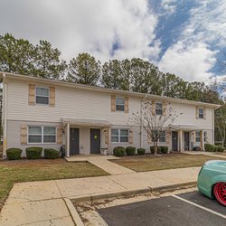 External view of The Savoy Apartments, located in Cartersville, GA