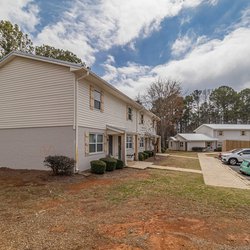 External view of The Savoy Apartments, located in Cartersville, GA