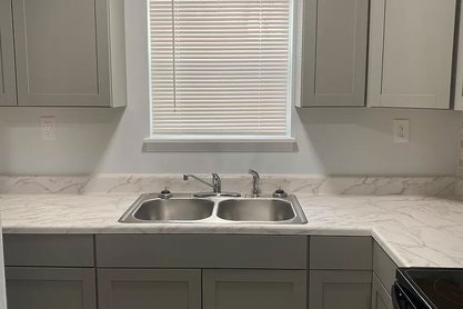 Kitchen-with-upgraded-countertops-and-flooring-at-The-Savoy-Apartments